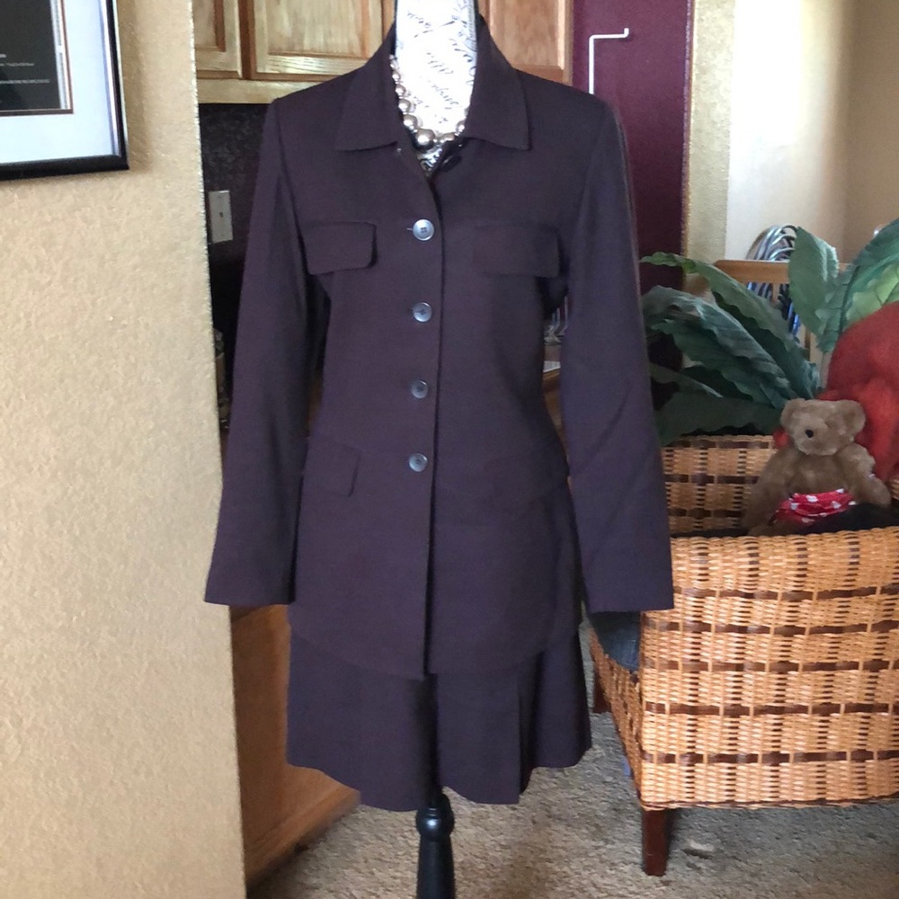 Preloved classic suit by MT Jacket sz 6 skirt sz 8